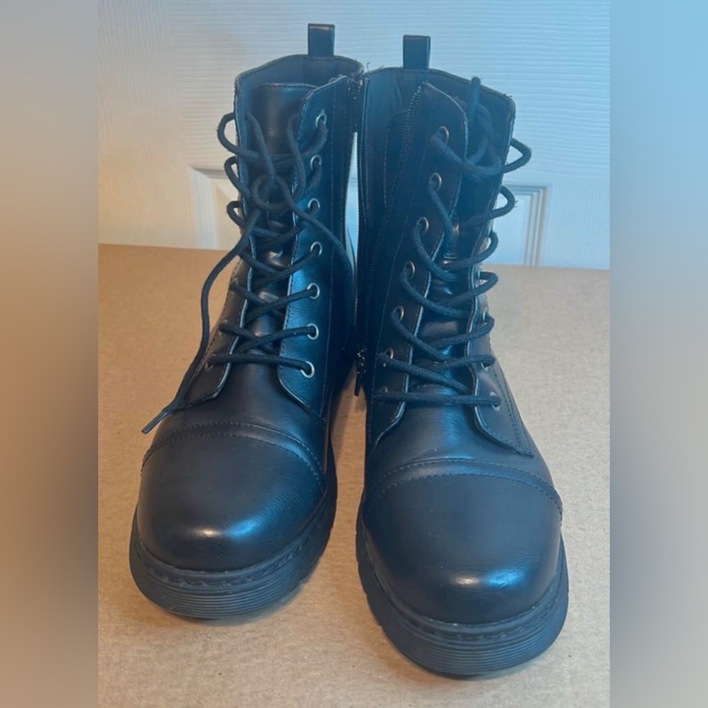 Women’s Arizona Jean Co Black Combat Boots Size 9.5